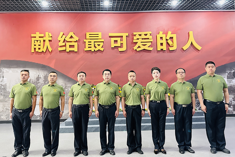 集体合照800.jpg